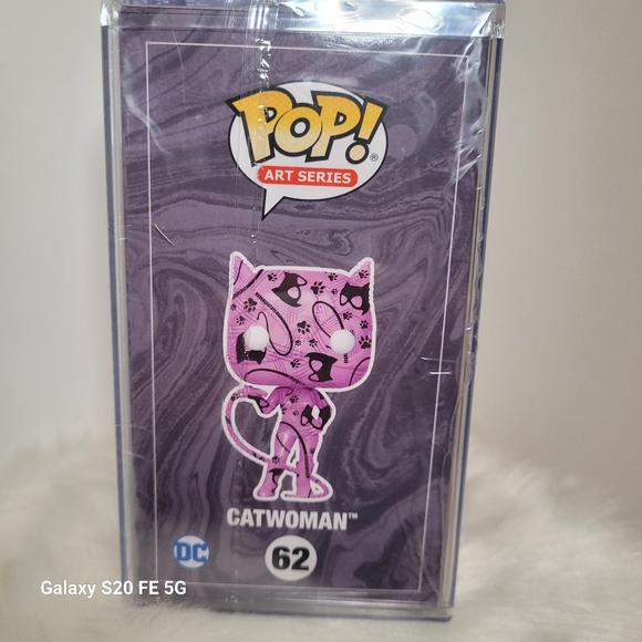FUNKO POP! ARTIST SERIES DC BATMAN RETURNS CATWOMEN #62 W/HARDCASE PROTECTOR - Picture 5 of 6